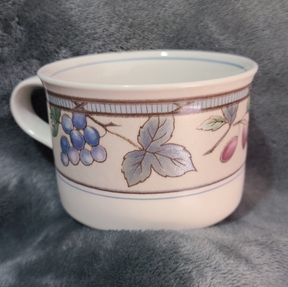 Mikasa Intaglio Garden Harvest CAC29 Mug